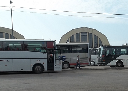 Dopravní pohlednice z Rigy: Trolejbusy, tramvaje, autobusy a autobusové nádraží