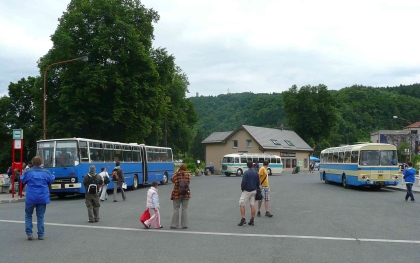 Kinobus, historické autobusy a lodě vyjely do Štěchovic a na Slapy 21.6.2014