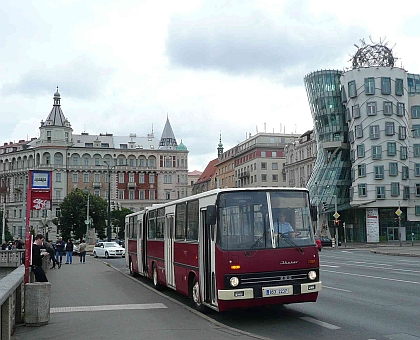 Kinobus, historické autobusy a lodě vyjely do Štěchovic a na Slapy 21.6.2014