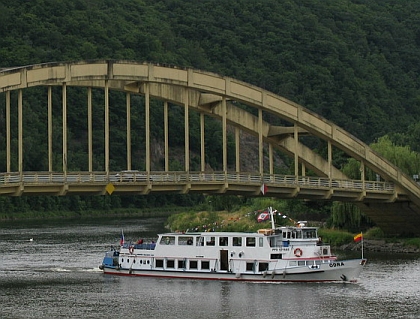 Kinobus, historické autobusy a lodě vyjely do Štěchovic a na Slapy 21.6.2014