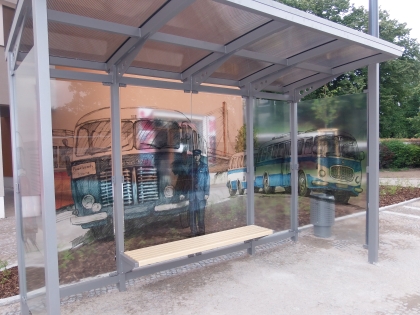 Krásné zastávky na novém terminálu v Poděbradech: Také historické autobusy