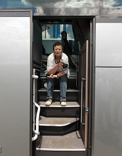 Obrazem: Autokar Setra Top Class 517 HDH EURO 6 na návštěvě v Praze