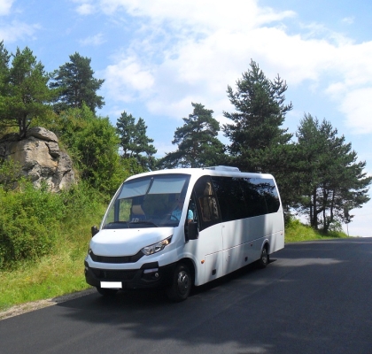 Rošero-P představuje faceliftovaný malokapacitní autobus  First FLHI EURO 6