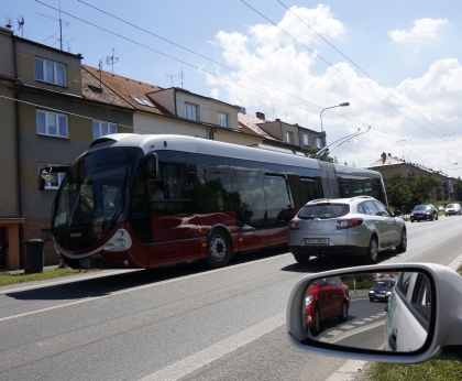 Z plzeňského polygonu: Trolejbus pro  Bolognu na první elektrické vyjížďce