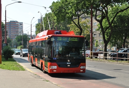 Z letní Bratislavy: Nové trolejbusy Škoda 30 a 31 Tr