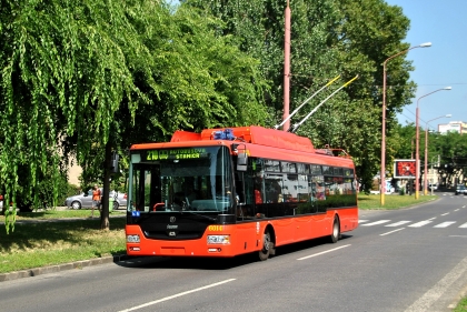 Z letní Bratislavy: Nové trolejbusy Škoda 30 a 31 Tr
