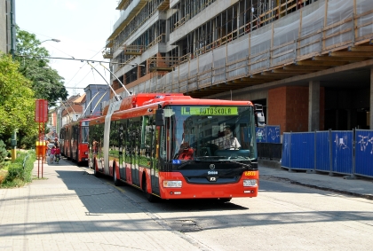 Z letní Bratislavy: Nové trolejbusy Škoda 30 a 31 Tr