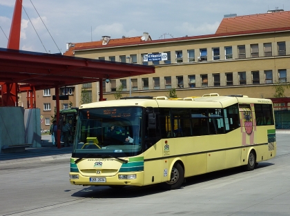 Dopravní pohlednice z moderního autobusového terminálu v Chebu