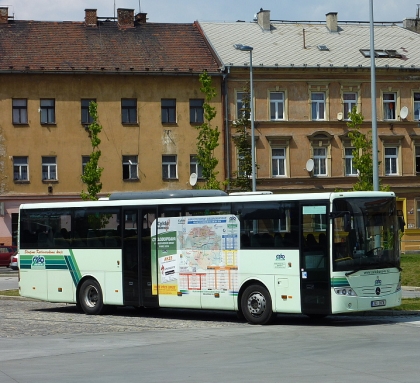 Dopravní pohlednice z moderního autobusového terminálu v Chebu