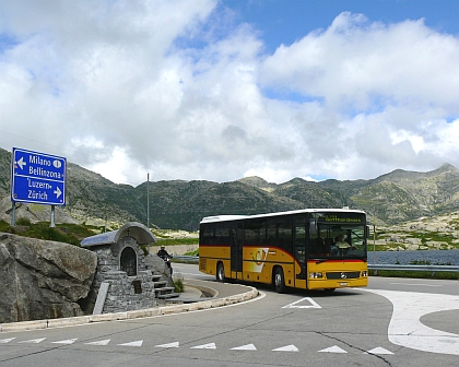 'Poštovním autobusem' do švýcarských hor.Žlutobílé autobusy společnosti Postauto