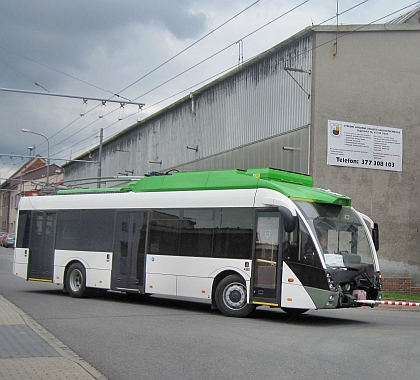 Prototyp trolejbusu pro Castellon v blízkosti areálu Škoda Electric