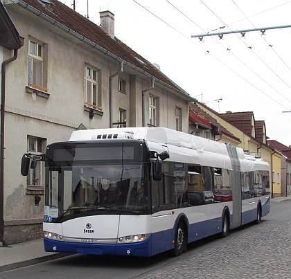 První kloubový trolejbus ze současné zakázky pro Rigu