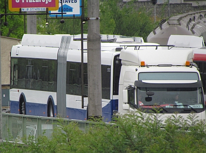 První kloubový trolejbus ze současné zakázky pro Rigu