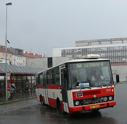 Deštivé loučení s Karosami B 731 v Praze
