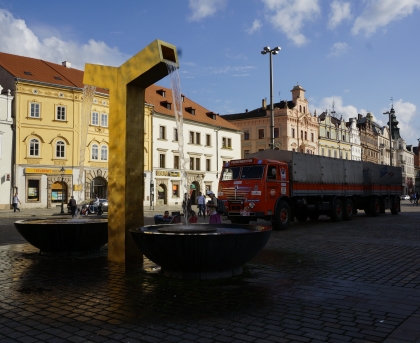 Desítky německých historických užitkových vozidel zaplnily v Plzni