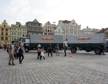 Desítky německých historických užitkových vozidel zaplnily v Plzni