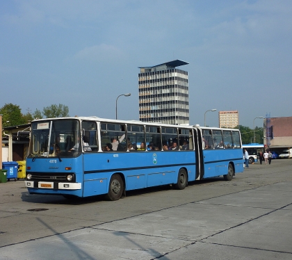 Z oslav stodvacátého výročí provozu MHD v Ostravě II: Historické autobusy 