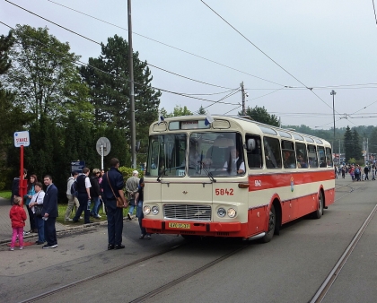 Z oslav stodvacátého výročí provozu MHD v Ostravě II: Historické autobusy 