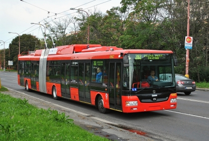 Aktuálně z Bratislavy: Pět nových kloubových trolejbusů Škoda 31 Tr SOR 