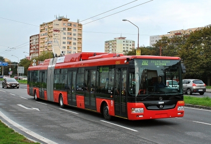 Aktuálně z Bratislavy: Pět nových kloubových trolejbusů Škoda 31 Tr SOR 