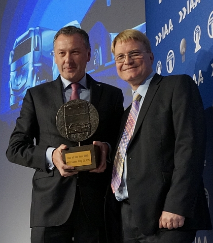 Z IAA 2014: Bus of the Year 2015 - Kloubový MAN Lion's City GL CNG 18,75 m