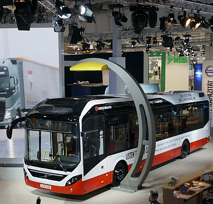Volvo na IAA 2014: Elektrohybrid s vnějším dobíjením pro Hochbahn,