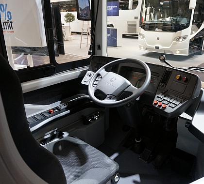 Volvo na IAA 2014: Elektrohybrid s vnějším dobíjením pro Hochbahn,