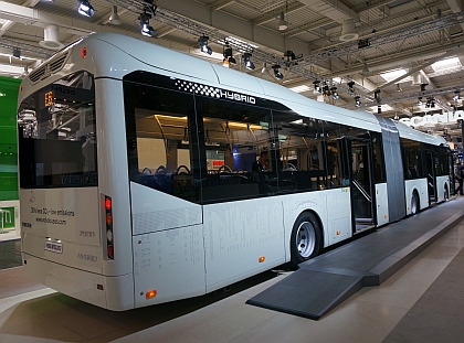 Volvo na IAA 2014: Elektrohybrid s vnějším dobíjením pro Hochbahn,