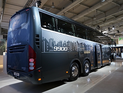 Volvo na IAA 2014: Elektrohybrid s vnějším dobíjením pro Hochbahn,