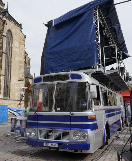 Přestavba autobusu ŠL 11 z roku 1977 jako 'stage' pro hudební produkce 