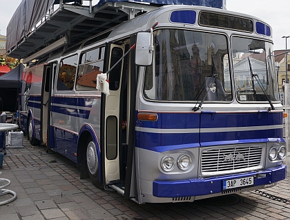 Přestavba autobusu ŠL 11 z roku 1977 jako 'stage' pro hudební produkce 