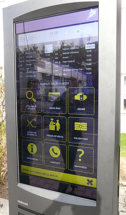 ROPID: Cestujícím v Uhříněvsi pomáhají interaktivní kiosky nového typu