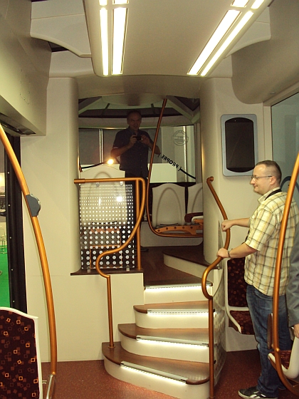 Z  TransExpo Kielce 2014: Inovativní malý francouzský elektrobus SAFRA