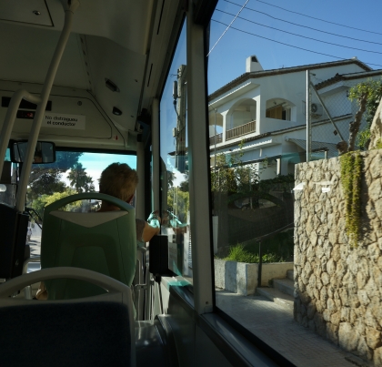 Autobusová pohlednice ze španělského města Sitges