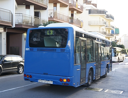 Autobusová pohlednice ze španělského města Sitges