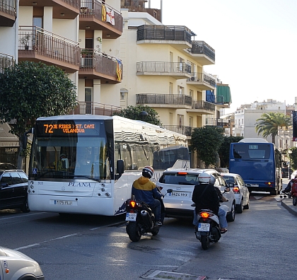 Autobusová pohlednice ze španělského města Sitges