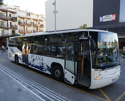 Autobusová pohlednice ze španělského města Sitges