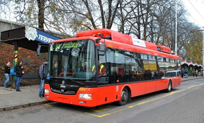 Trolejbus Škoda 30 Tr SOR s dieselagregátem zachytil v Bratislavě v provozu