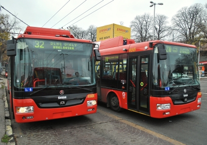Trolejbus Škoda 30 Tr SOR s dieselagregátem zachytil v Bratislavě v provozu