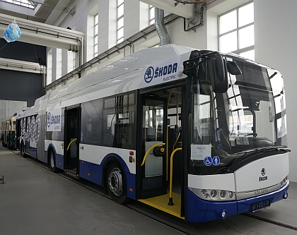 Z předání jubilejního 14000. trolejbusu II: Další záběry, odkaz na brožuru,