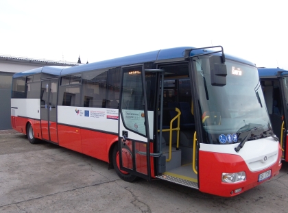 8 nových autobusů SOR v barvách PID pro OAD Kolín