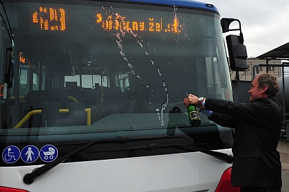 8 nových autobusů SOR v barvách PID pro OAD Kolín
