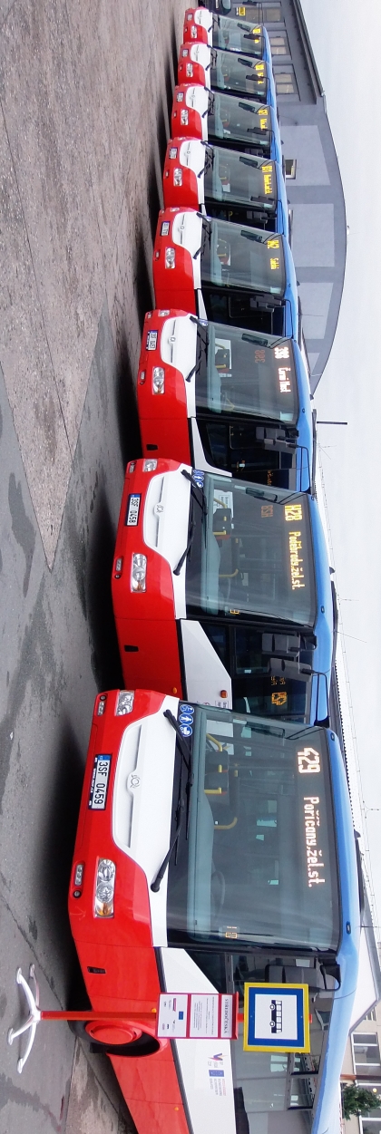 8 nových autobusů SOR v barvách PID pro OAD Kolín 