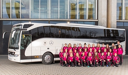 Nový Mercedes-Benz Tourismo pro tým německé fotbalové reprezentace žen