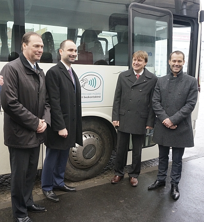 Odbavení bezkontaktní platební (bankovní) kartou v linkovém autobuse