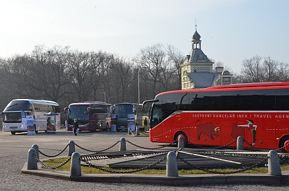 Fotomozaika autokarů z veletrhu Holiday World 2015