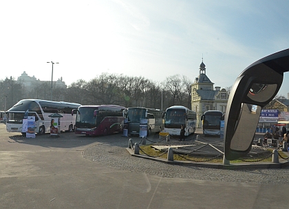 Fotomozaika autokarů z veletrhu Holiday World 2015