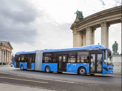 28 kloubových hybridů Volvo 7900 pro T&amp;J Busz Budapešť