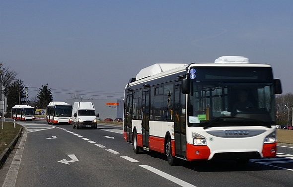 Obrazem z trasy Vysoké Mýto - Brno: Tři autobusy Iveco Urbanway CNG pro Brno