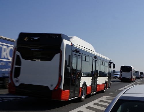 Obrazem z trasy Vysoké Mýto - Brno: Tři autobusy Iveco  Urbanway CNG pro Brno